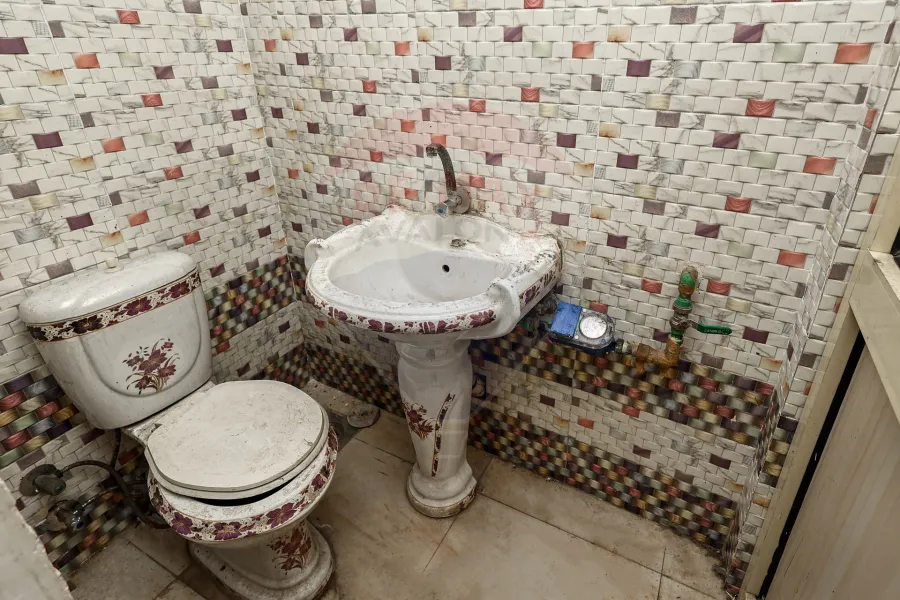 محل للبيع 40 م سبورتنج (علي البحر مباشرة)