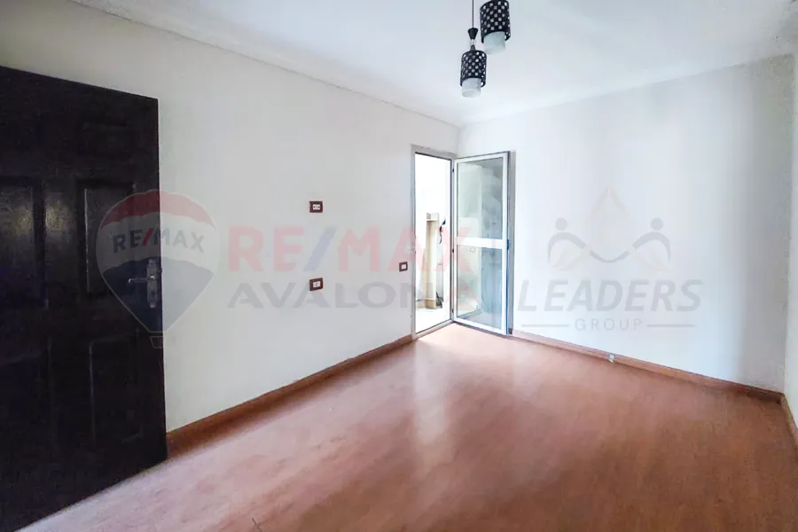 Apartment for rent 230 m Sporting (steps from the tram)