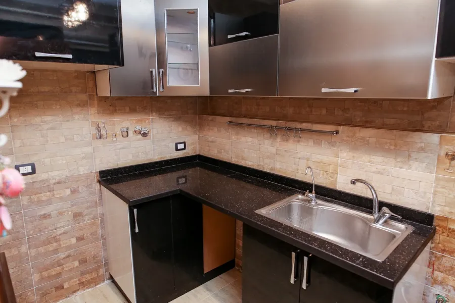 شقة للبيع 140م جناكليس (على الترام مباشرة)