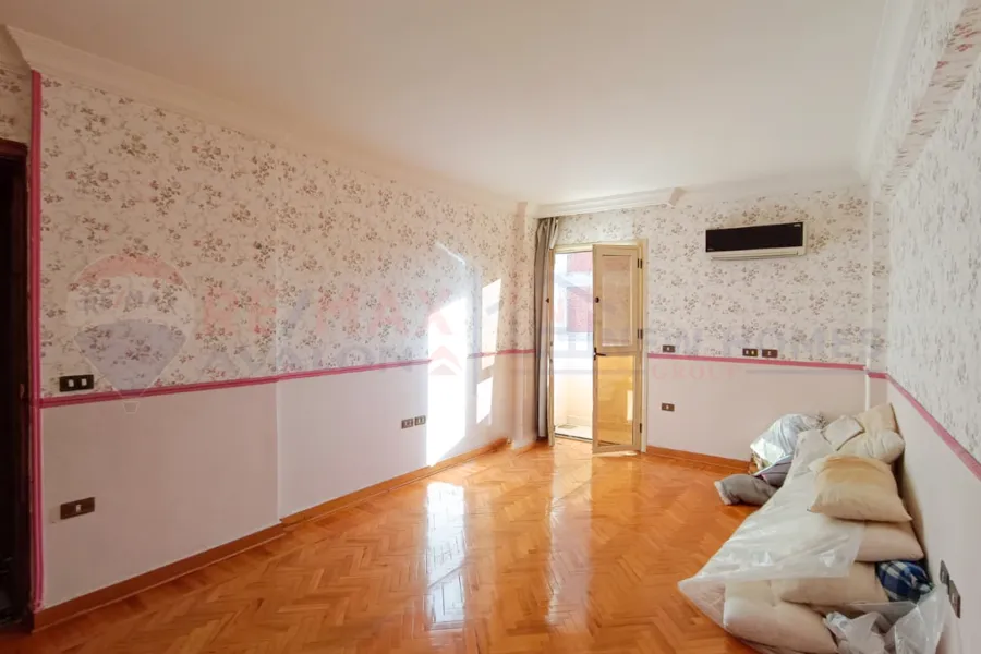 Apartment for sale 210 m Kafr Abdo (Al-Ismailia St.)