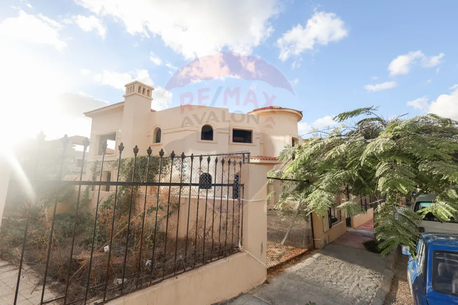 Stand alone villa for sale 840 m King Mariot (Alex West - Antoniades - model V3)