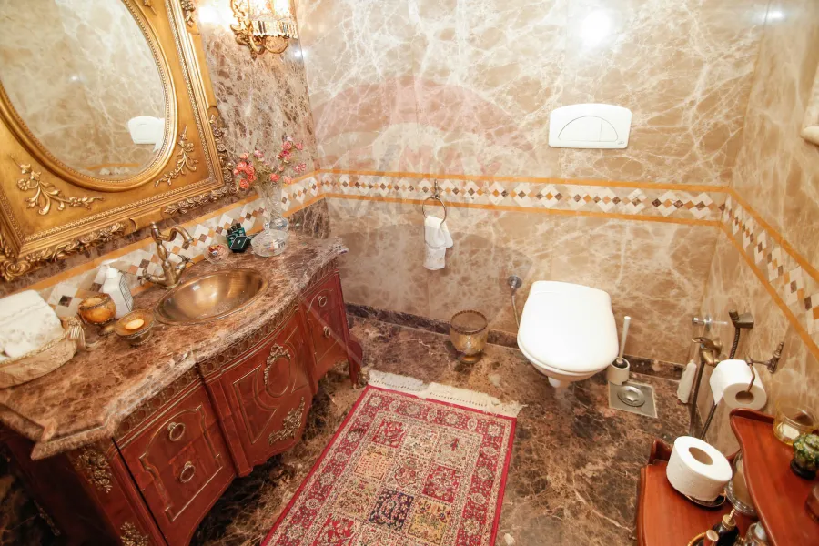 شقة للإيجار 300 م لوران (على البحر مباشرة)