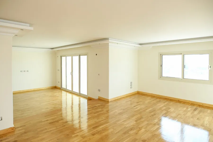 شقة للبيع 316 م  سموحة (كمبوند أنطونيادس)