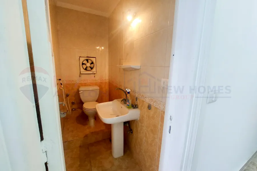 شقة للايجار 160 م كليوباترا (علي البحر مباشرة)