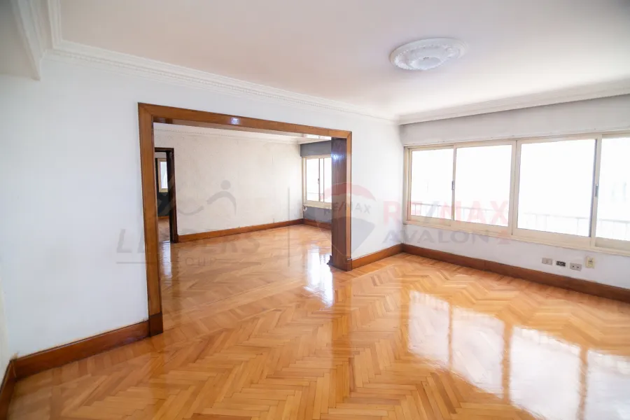 شقة للبيع 250 م لوران (ش أبوقير)