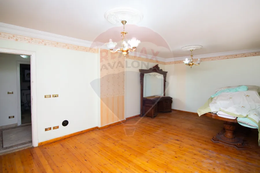 شقة للبيع 280 م ستانلي (خطوات من البحر)