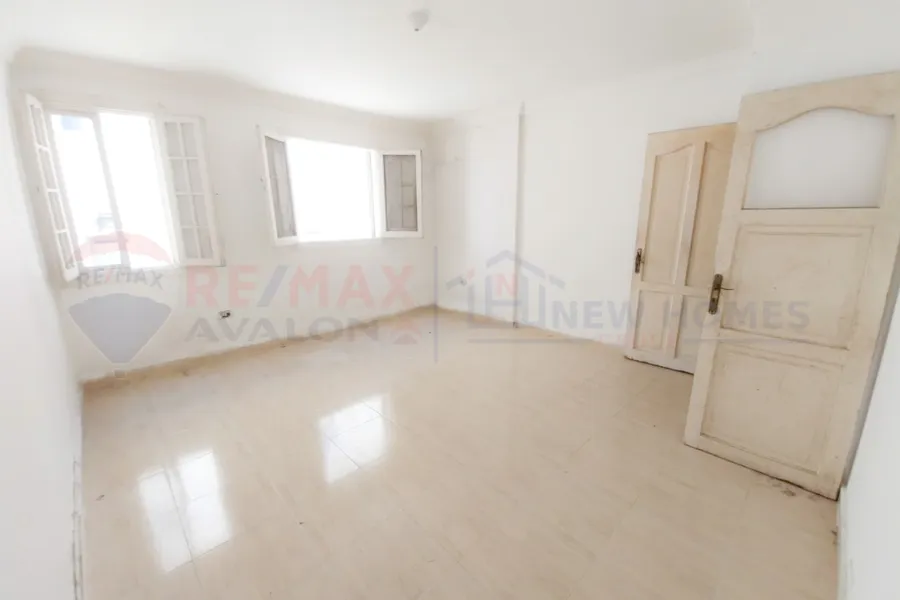 شقة للايجار 110 م سموحة (ش النصر - كومباوند براند )