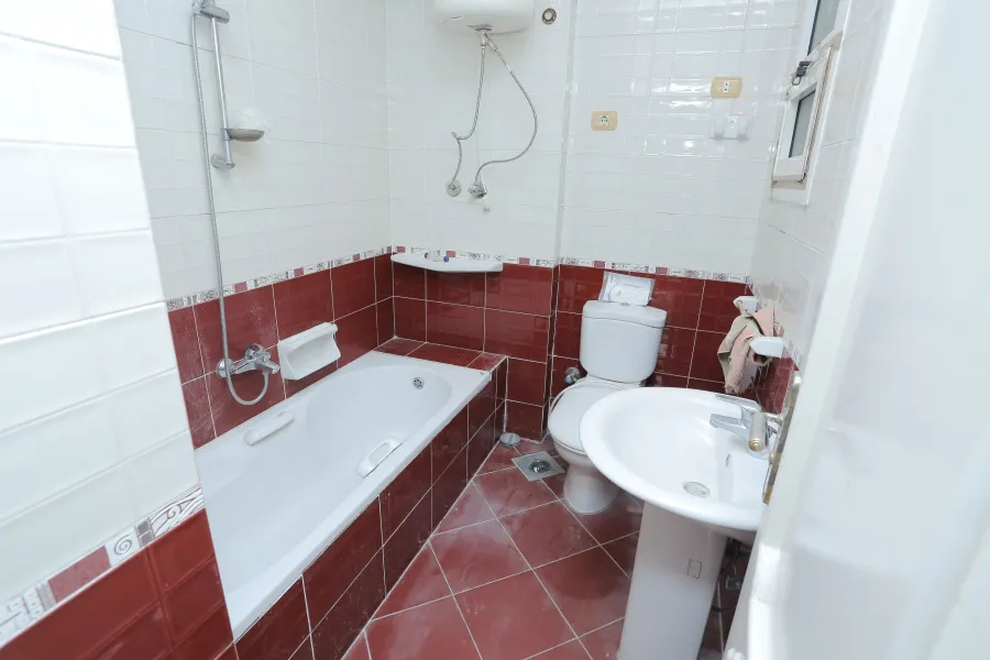 شقة للبيع 170م السرايا -علي البحر مباشرة