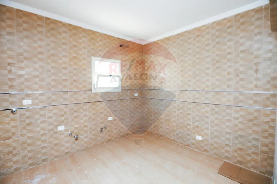 شقة للبيع ٢١٢ م جليم (شارع ابو قير الرئيسي)