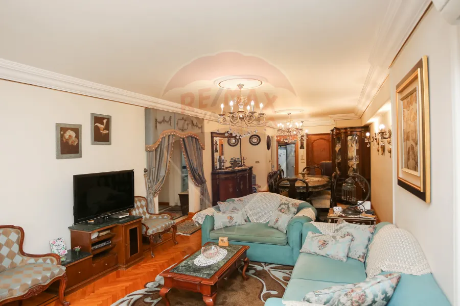 شقة للبيع 170 م كفر عبده (ش سكينة بنت الحسين - عمارة براند)