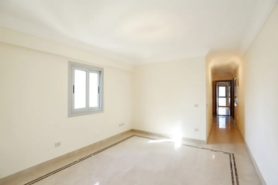 شقة للبيع 254م سابا باشا (عمارة السرايا رويال بلازا)