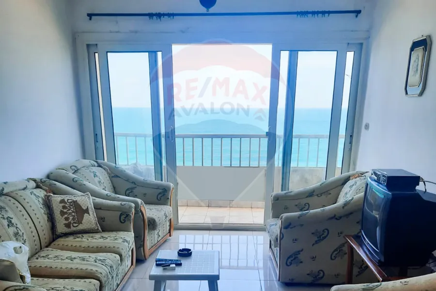 شقة للايجار المفروش 156 م لوران (علي البحر مباشرة)