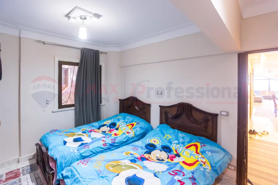 شقة ادارى للبيع  و تصلح سكنى 160 م المندره (على البحر مباشره)