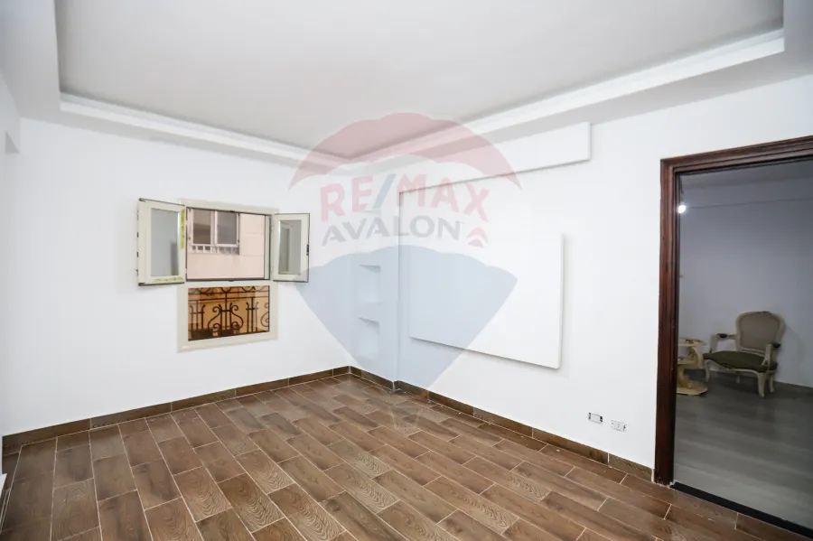 Apartment for sale 160 m Sidi Gaber (Steps from the Sea, Military Hospital)-