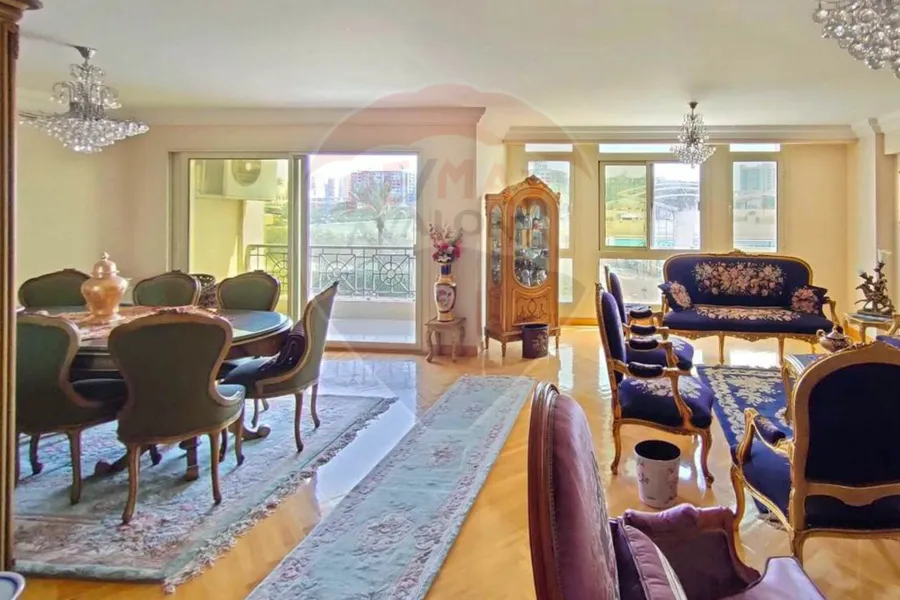 شقة للبيع 215 م سموحة (سوليك بيتك في النادي - عمارة براند)