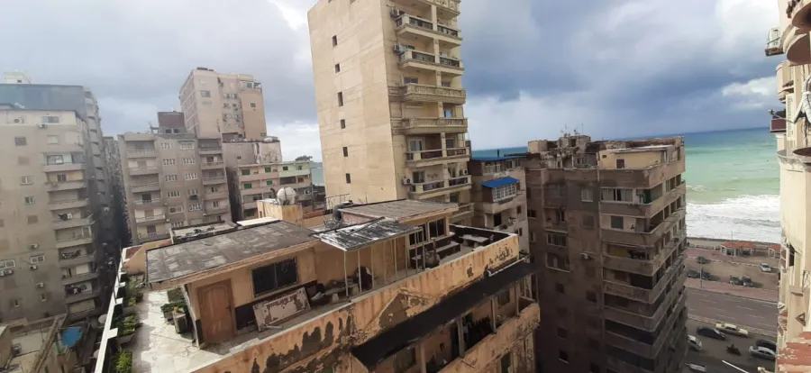 شقة للايجارمفروش 140م كامب شيزار (2 نمرة من البحر)