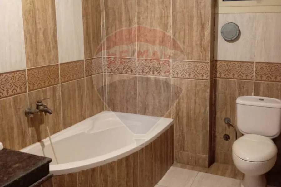 شقة للبيع 230 م جليم (ش مصطفي فهمي)