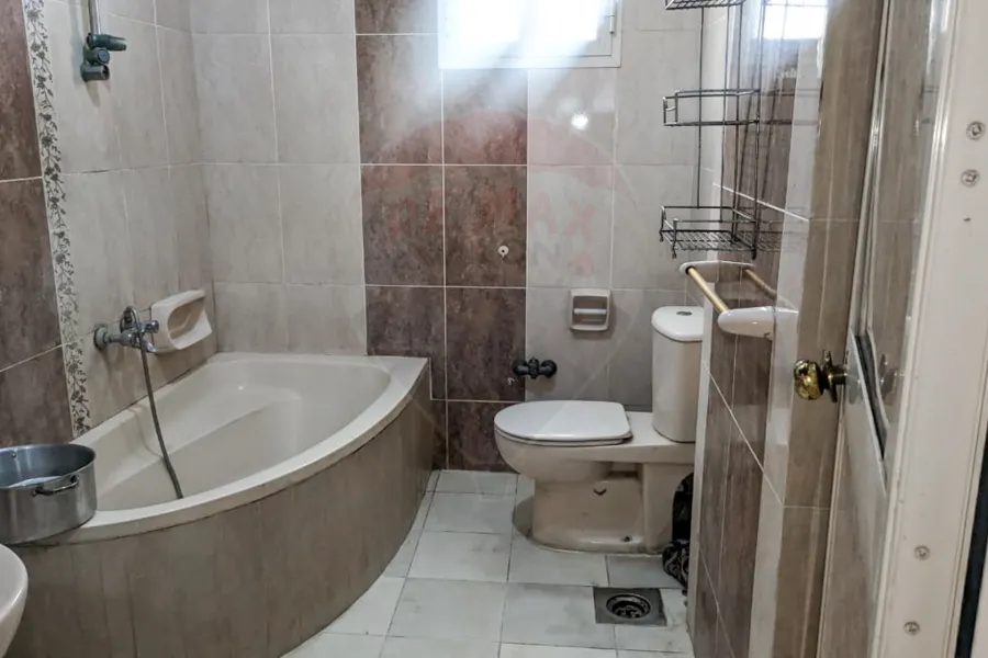 شقة للبيع 153 م سموحة (شارع هيلتون بلازا)