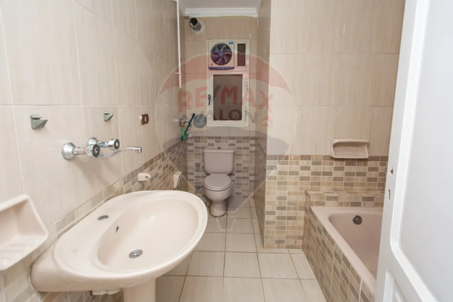 شقة للبيع 175 م  الابراهيمية (ش أحمد قمحه)