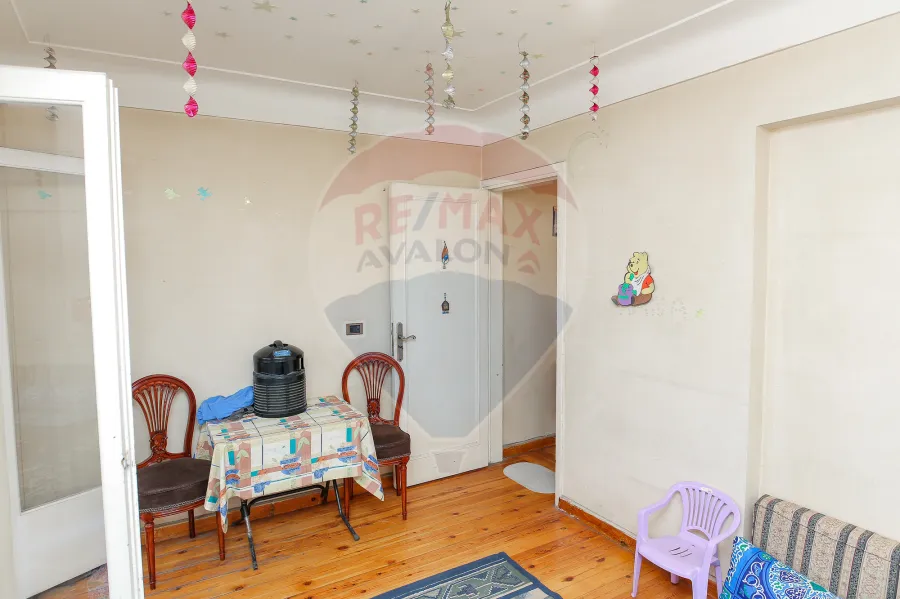 (شقة للبيع 250 م رشدي (على الترام مباشرة