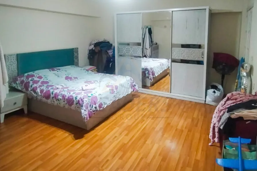 شقة للبيع 250 م رشدي (متفرع من ش عبد الحميد العبادي)