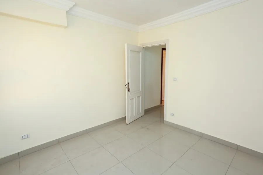 شقة للايجار 110م محطة الرمل (خلف سينما مترو)