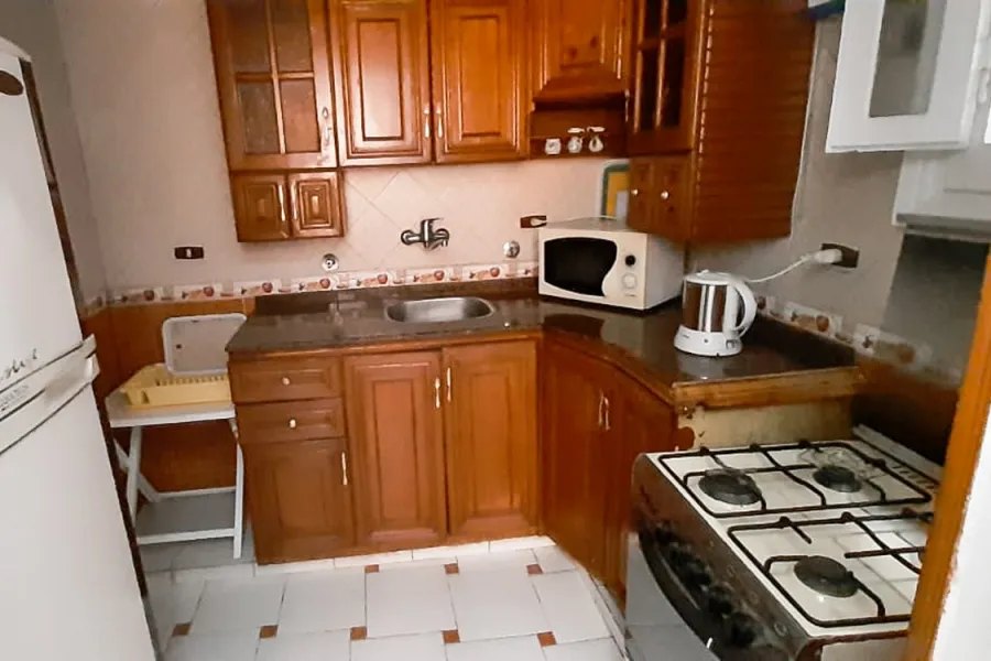 شقة للايجارمفروش 140م كامب شيزار (2 نمرة من البحر)