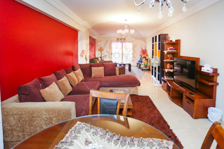 شقة للبيع 160 م كفر عبده (شارع خليل المصري)