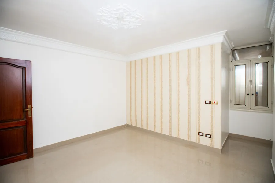 شقه للبيع 130م لوران (خطوات من شارع الأقبال و البنك الأهلي)