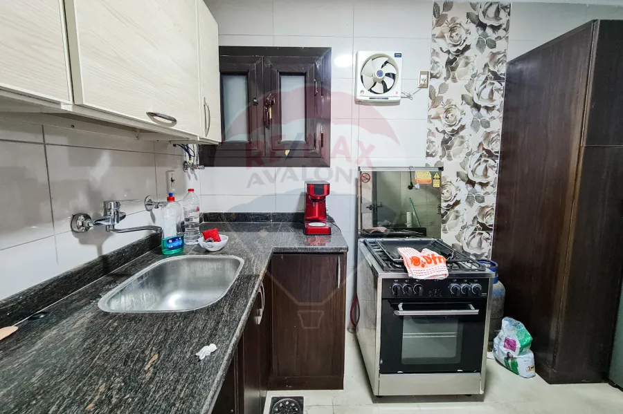 شقة للايجار 147 م كامب شيزار (على البحر مباشرة)