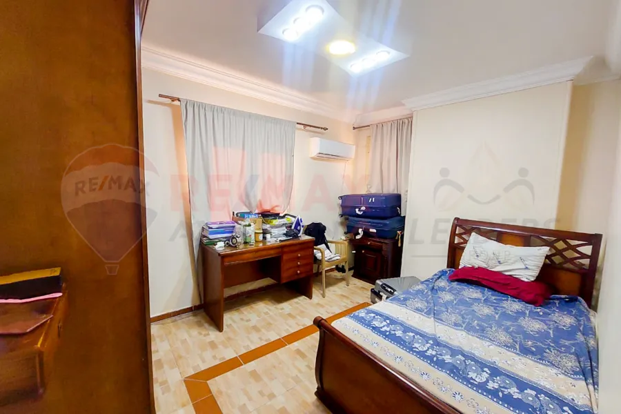 Furnished apartment for rent 100 m Raml Station (steps from Sultan Hussein)
