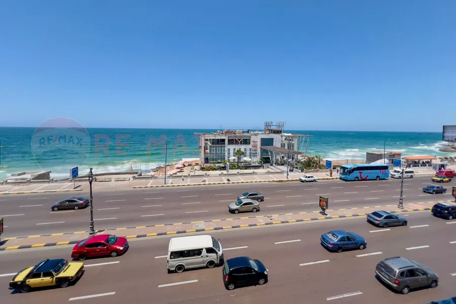 شقة للايجار 265 م الشاطبي (علي البحر مباشرة)