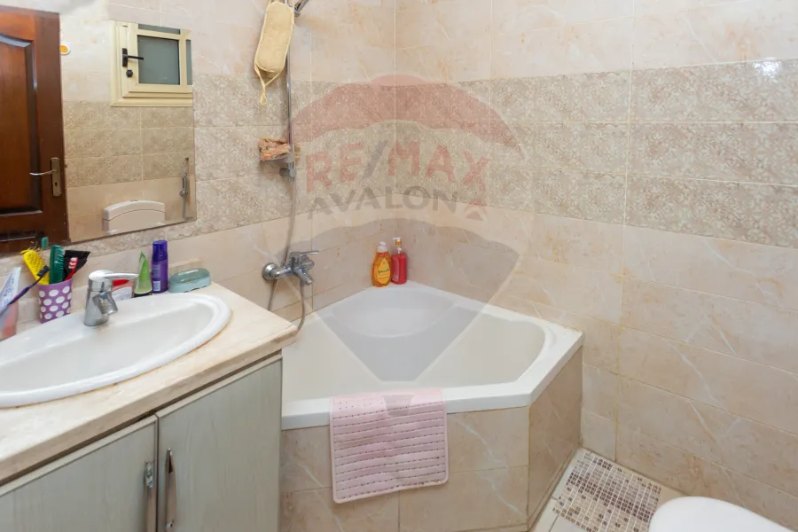 Apartment for sale 130 m Jnaklis (Steps From Abu Qer St.)