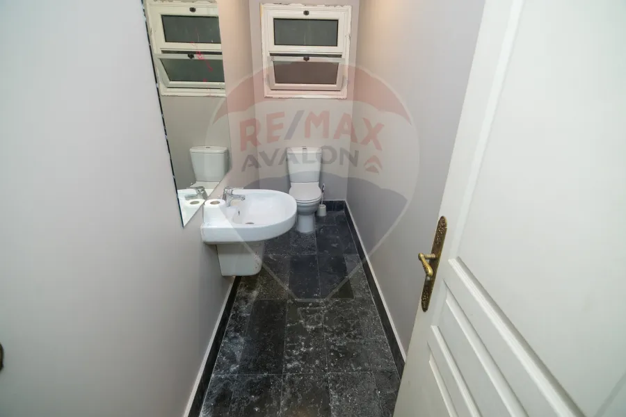 شقة للبيع 334 م  كفر عبده (بجوار British council)