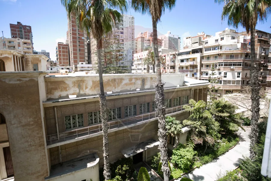 شقة للبيع 250 م سيدي جابر الشيخ (بين بورسعيد و البحر)