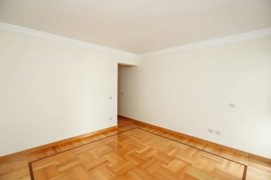 شقة للبيع 254م سابا باشا (عمارة السرايا رويال بلازا)