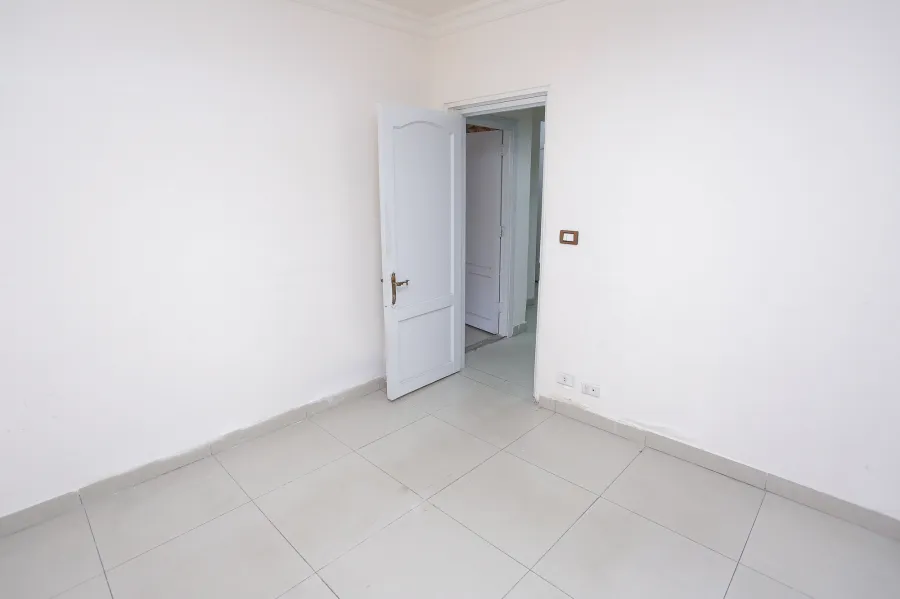 مكتب للإيجار 85م  كامب شيزار (ش بورسعيد) - 5000 ج شهرياً