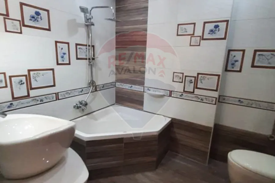 شقة مفروشة للإيجار 160 م الازاريطة (شارع سوتر الرئيسي)