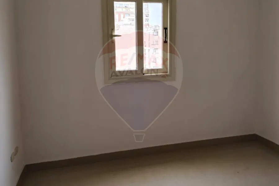 شقة للبيع 200 م جناكليس (خطوات من ش أبوقير)