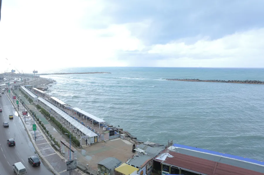 شقة للبيع 170م السرايا -علي البحر مباشرة