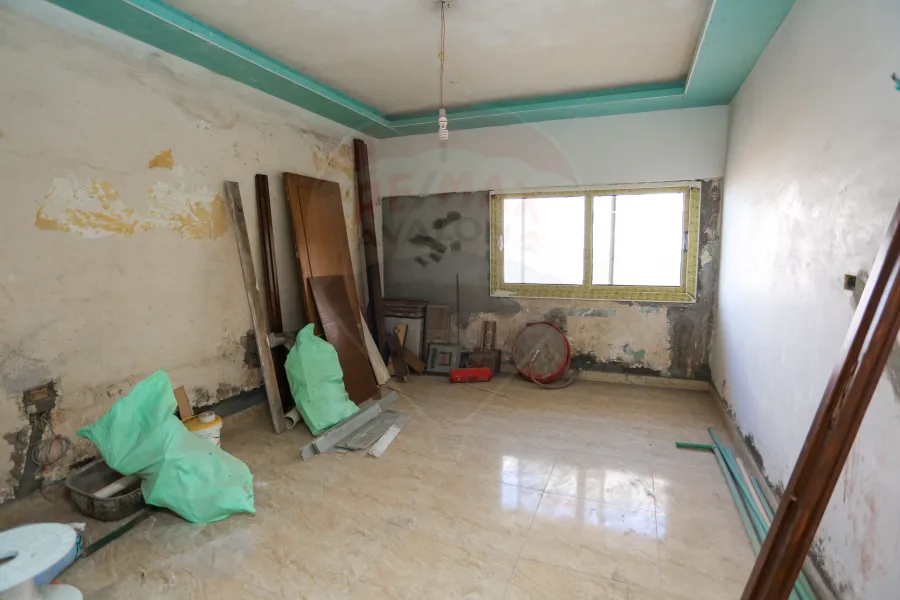 Store for sale 423 m + Mizzane 70 m Al-Mansheya (Direct on sea) - available for cafe or restaurant