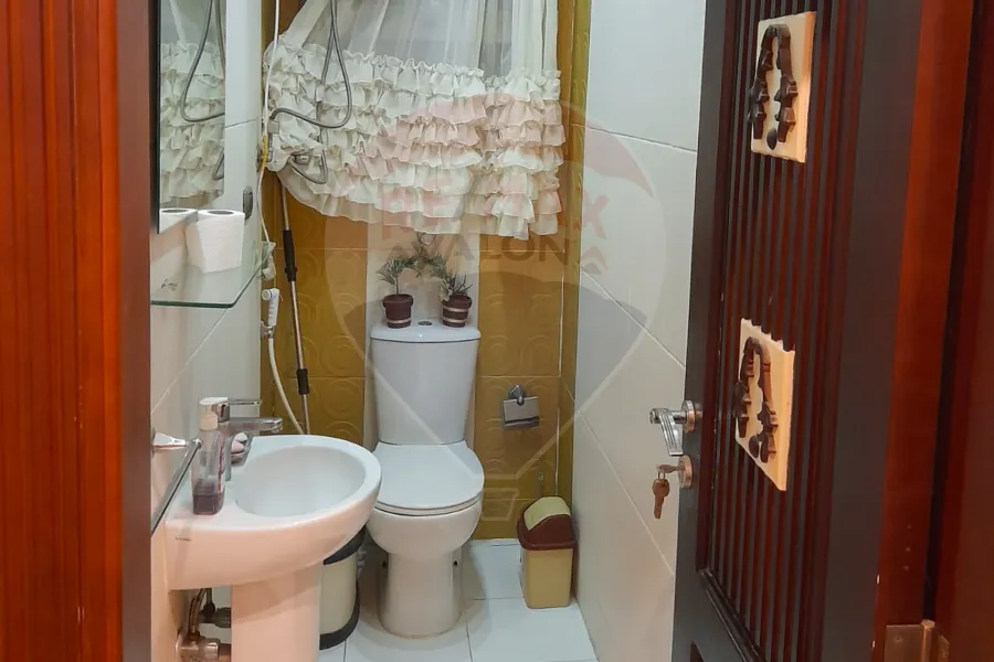 شقة للبيع 210 م السرايا (خطوات من البحر)