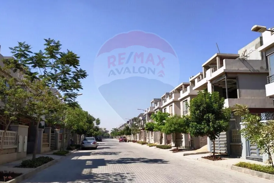 Twin house villa for sale in 6 October (Reem Residence Compound - in front of Arkan Plaza)