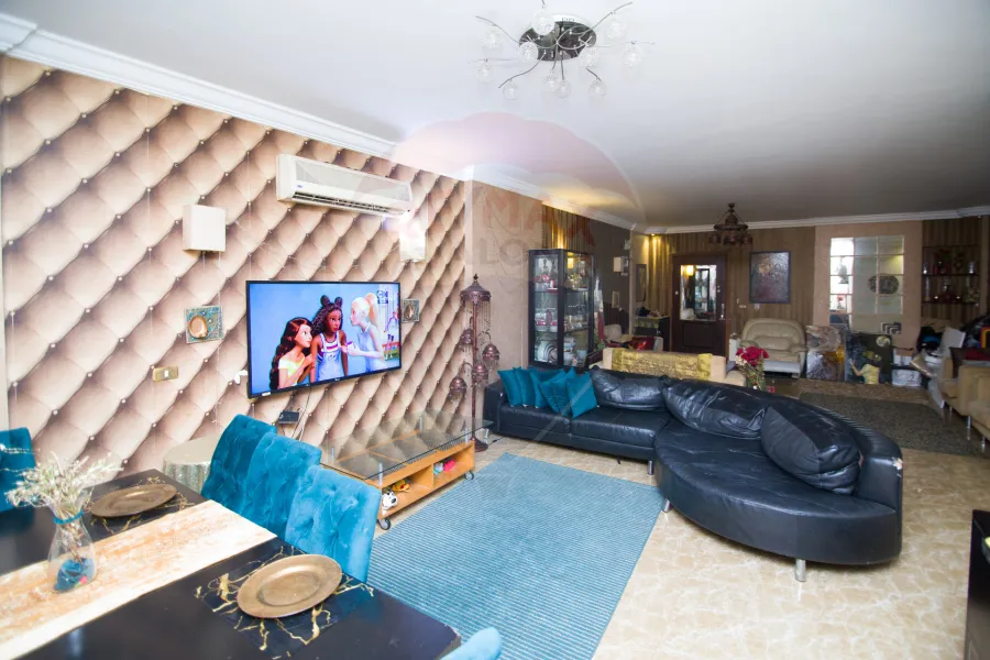 شقة للبيع 220 م لوران ( كيروسيز مول )