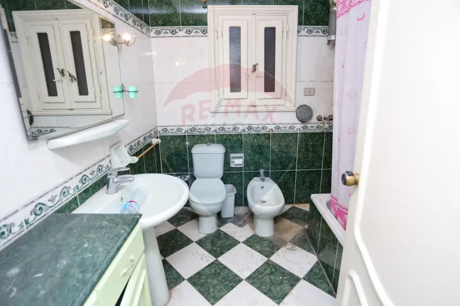 شقه للبيع 205 م لوران (خطوات من البحر)