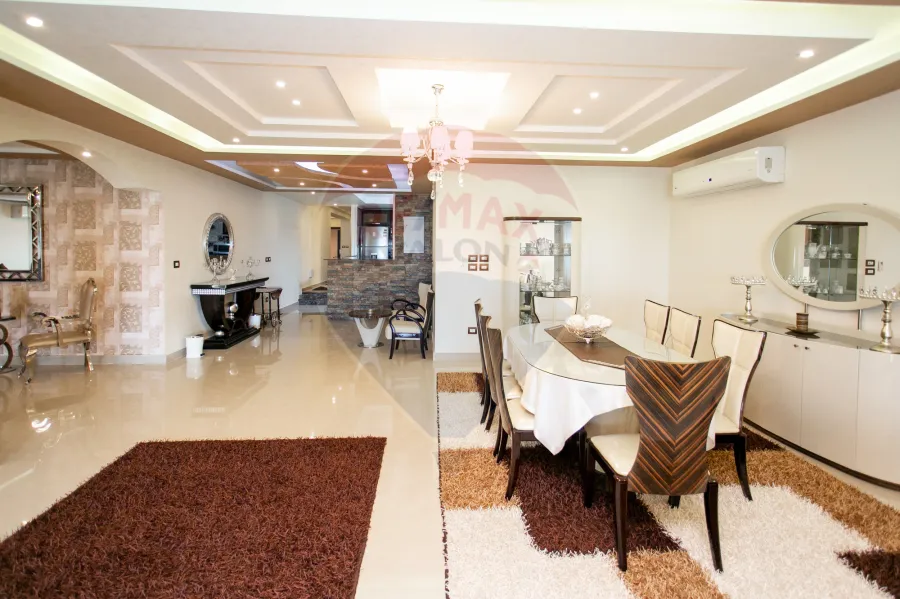 شقه للبيع 520 م سيدي بشر(ش محمد نجيب - على البحر مباشرة)