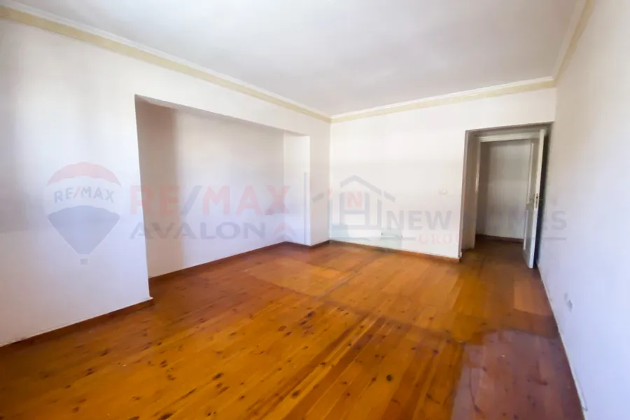 شقة للبيع 177 م لوران (علي الترام مباشرة)