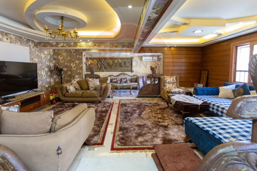 شقة للبيع 330 م سبورتنج (شارع طيبة)