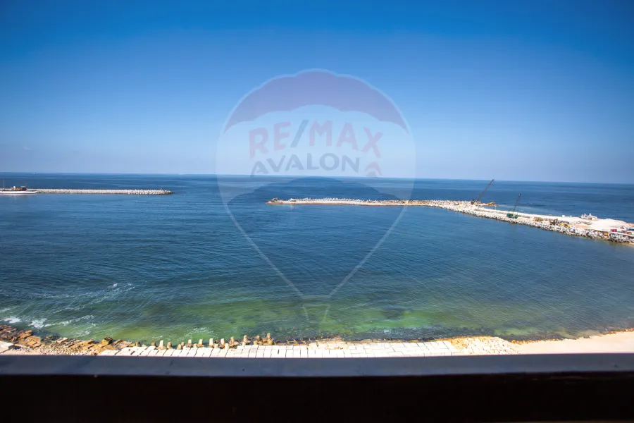 شقة للبيع 175 م السرايا (علي البحر مباشرة)