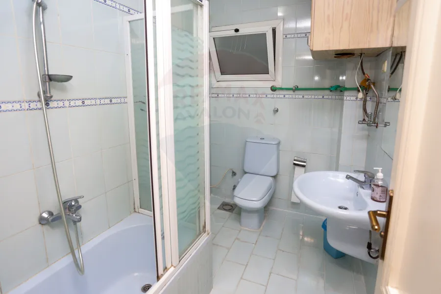 شقة دوبلكس للبيع 320 م + 100 م روف سموحة (ش فوزي معاذ)